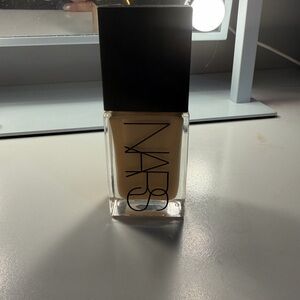 NARS Foundation - Light Beige